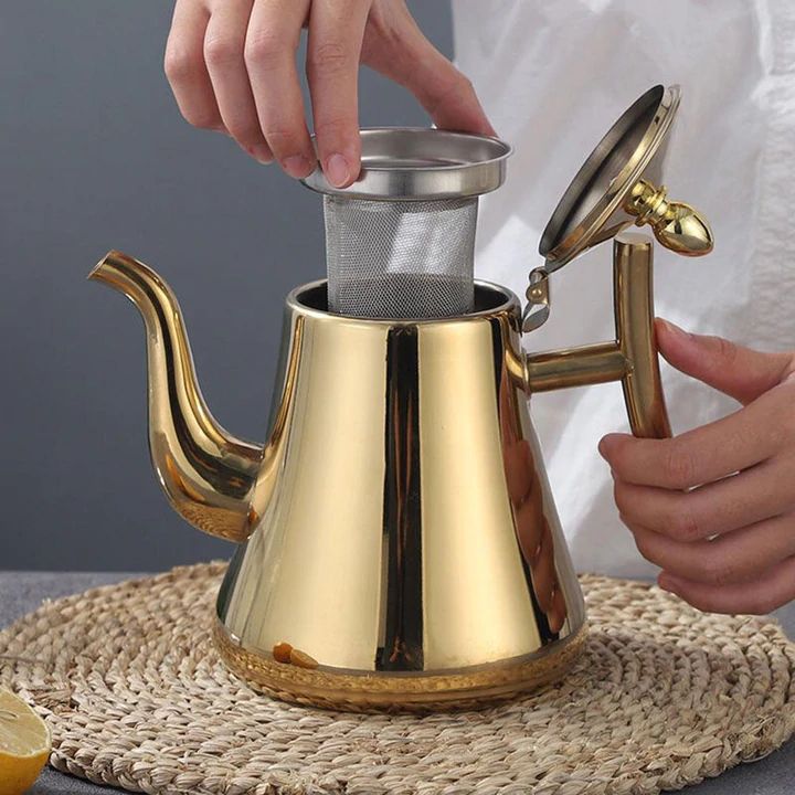 Lidded induction stovetop kettle with curved spout and raised handle