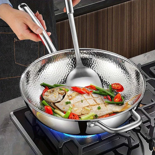 Silver 30 cm hammered wok pan with long handle and side grip